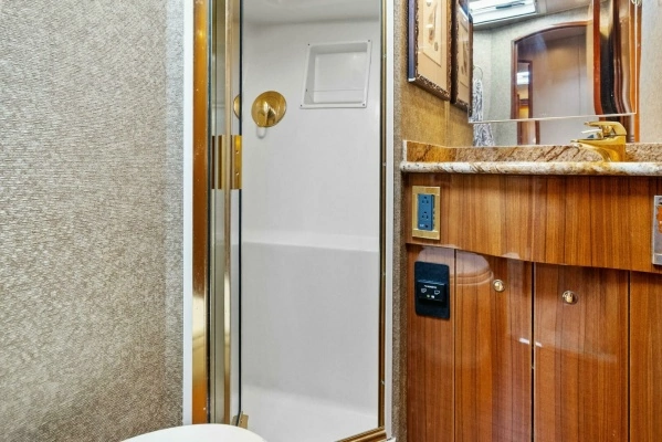 2006 Viking 61