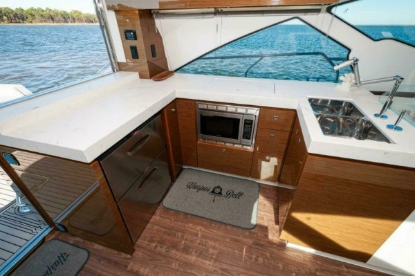 2020 Cruisers Yachts 60