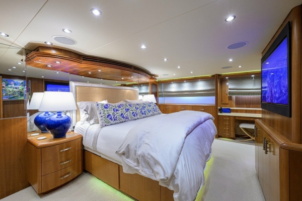 MAGIC 100ft Hatteras Yacht For Sale