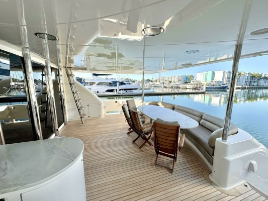 Serendipity 94ft Lazzara Yachts Yacht For Sale