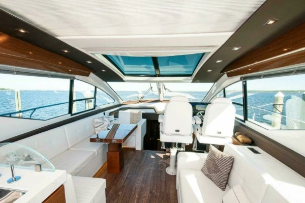 2020 Cruisers Yachts 60