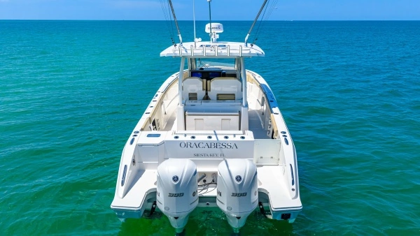 2019 Pursuit 32