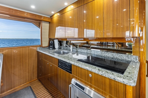 2008 Viking 68 Skybridge 