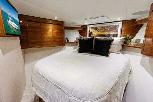 Viking 54 Open - Forward Stateroom