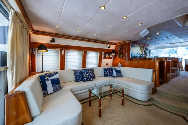 2000 Princess 72