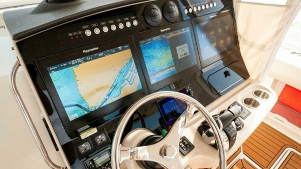 2018 Boston Whaler 42