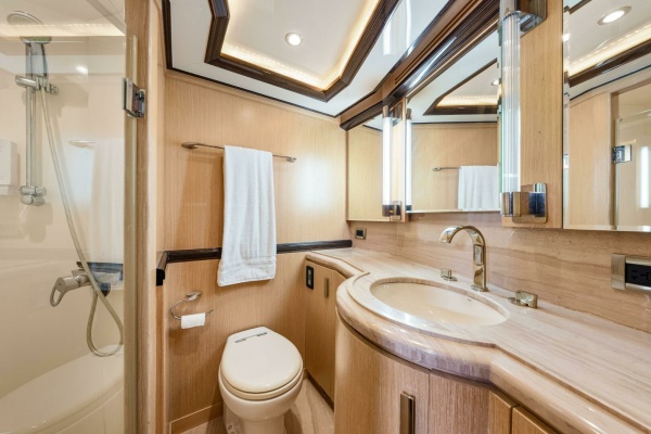 Relentless 83ft Ocean Alexander Yacht For Sale