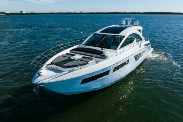 2019 Cruisers Yachts 60