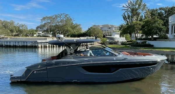 2023 Cruisers Yachts 38 GLS