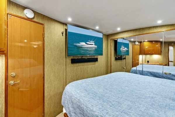 2002 Viking 65