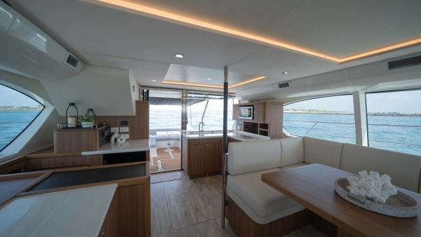 2021 Aquila 44