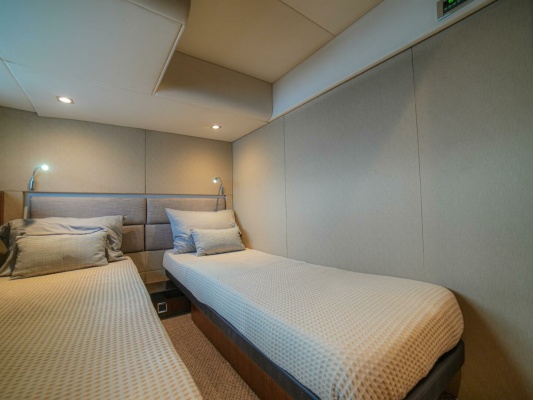 YOLO 50ft Fairline Yacht For Sale