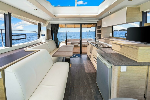 2021 Fountaine Pajot MY4.S - Salon