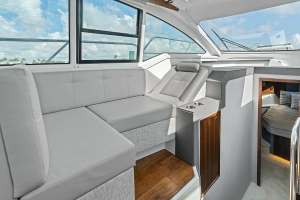 2023 Cruisers Yachts 42 Cantius