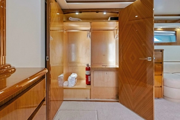 2012 Viking 82