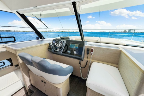 2021 Fountaine Pajot MY4.S - Helm