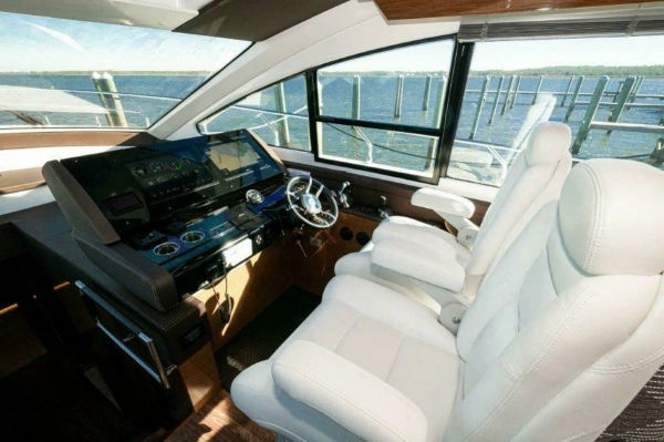 2020 Cruisers Yachts 60
