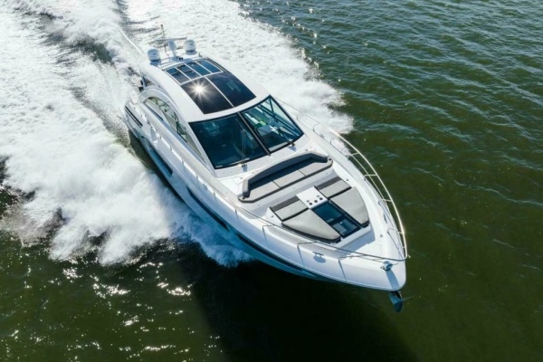 2019 Cruisers Yachts 60