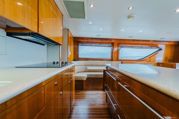 Water s Edge 60ft Hatteras Yacht For Sale