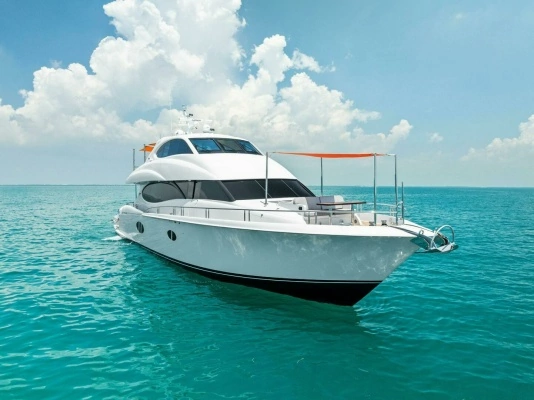 Photo of the 2006 Lazzara Yachts 84 Skylounge "Voyager"