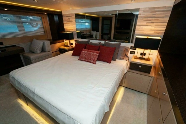 2019 Cruisers Yachts 60