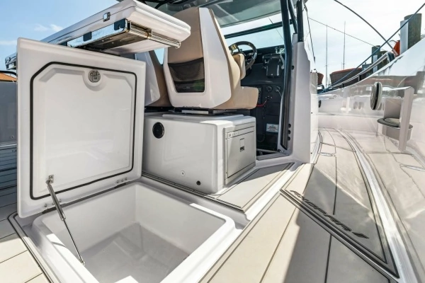 Axopar 37 Suntop Yacht For Sale