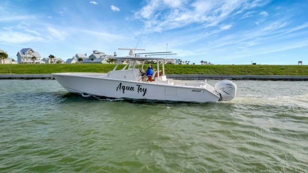 2023 Jupiter 43 Center Console 