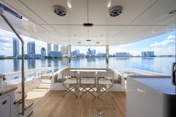 DT78 78ft Azimut Yacht For Sale