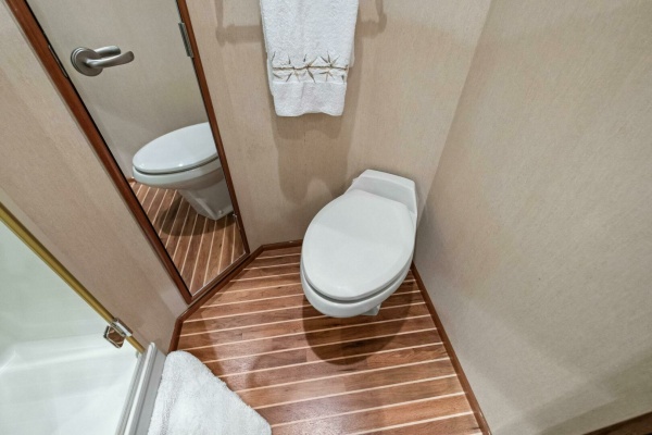 20  64ft Viking Yacht For Sale