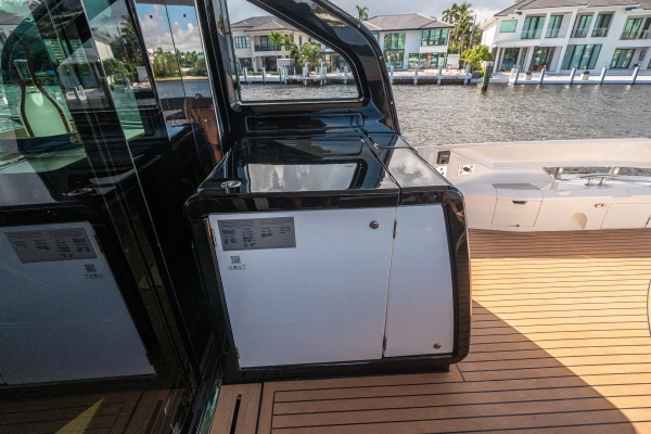 2022 Sunseeker 65