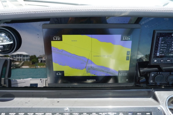 2023 27 Blackfin 272 DC Helm (8)