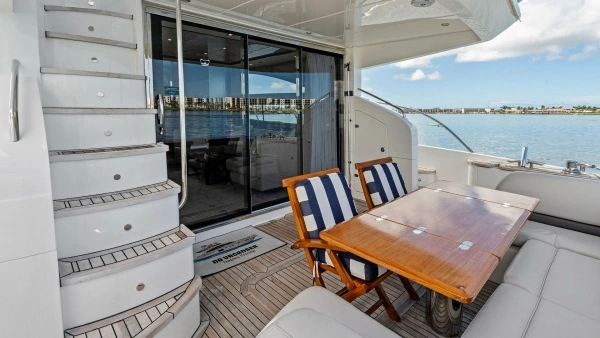 2016 Princess 64