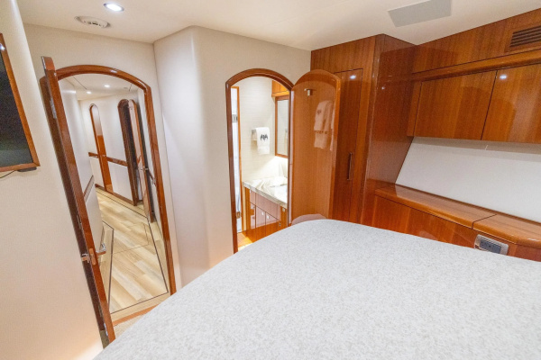 70ft Hatteras Yacht For Sale