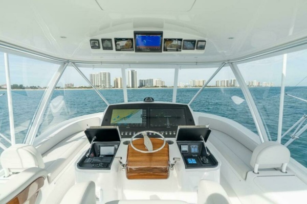 Viking 54 Convertible - Helm