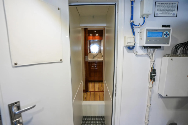 70ft Hatteras Yacht For Sale