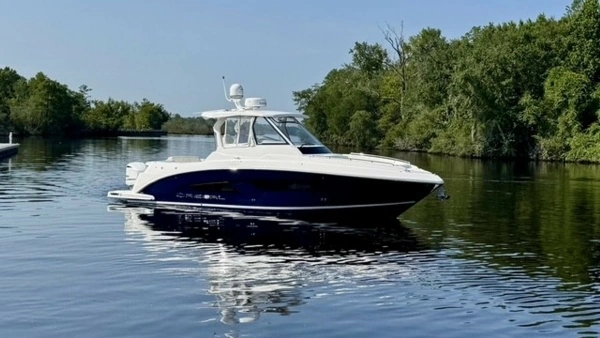 Regal 33 SAV Yacht For Sale