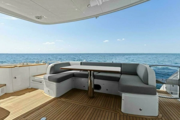 2016 Princess 60