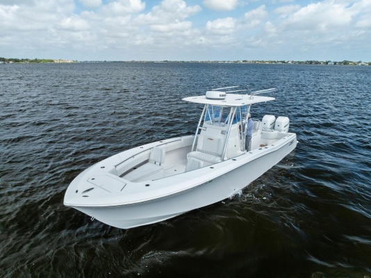 33ft Invincible Yacht For Sale