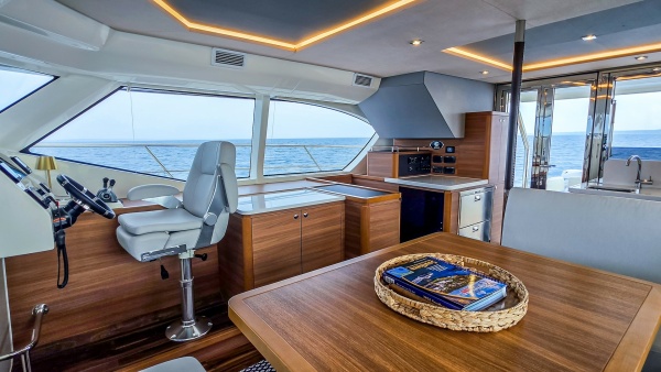 Going Around 44ft Aquila Yacht For Sale