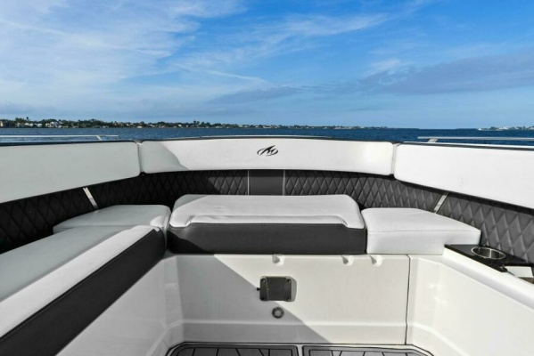 2023 Monterey 385 SS - Foredeck