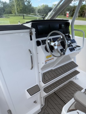 Cutwater 24 - Helm & Cabin Entry