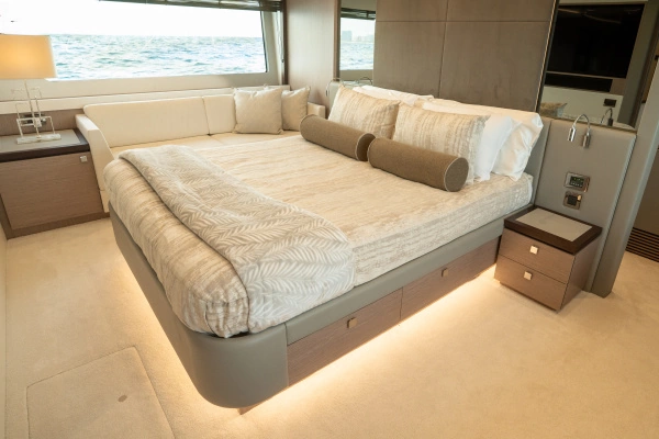 2025 Sunseeker 76