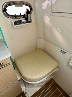 Boston Whaler 370 Outrage Yacht For Sale