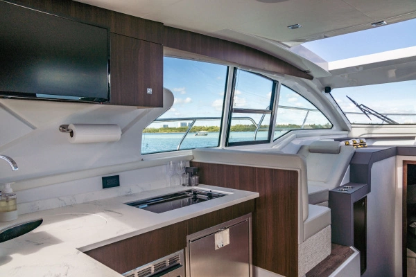 2023 Cruisers Yachts 42