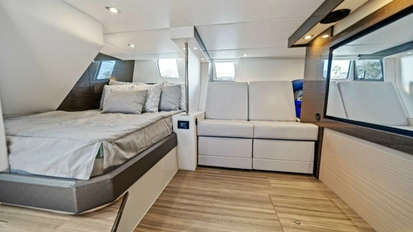 2019 Cruisers Yachts 45