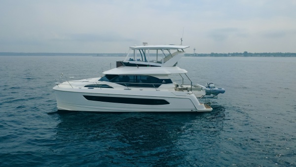 Going Around 44ft Aquila Yacht For Sale