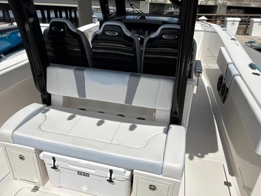 Robalo R360 Yacht For Sale