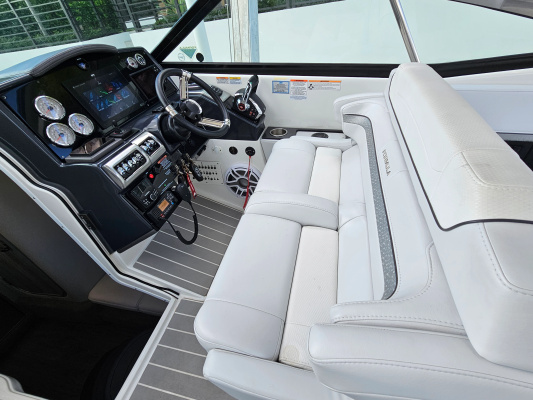 OUTER SPACE 35ft Formula Yacht For Sale