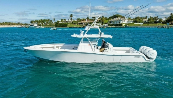 2019 Invincible 42