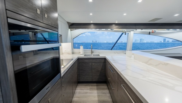 On the DL 65ft Hatteras Yacht For Sale
